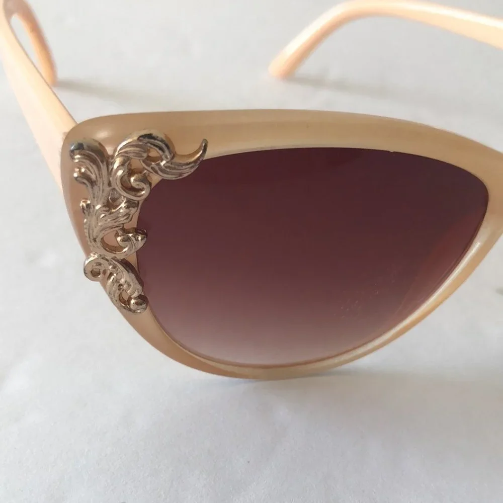 H&M Pair Plastic Sunglasses Beige 3D Applique on Frame VTG